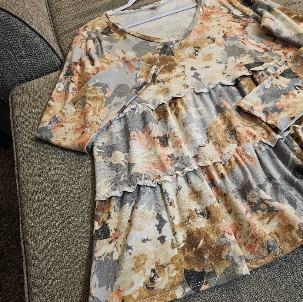 Sew In Love Gray Pink Floral Casual Boho V-Neck Babydoll Top Size Large - Picture 3 of 4